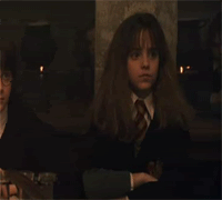 hermione-raising-hand
